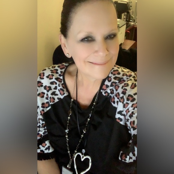 ♥️♥️♥️♥️WELCOME TO MY CLOSET! SO GLAD YOU ARE HERE! TAKE A LOOK AROUND! - Picture 6 of 6